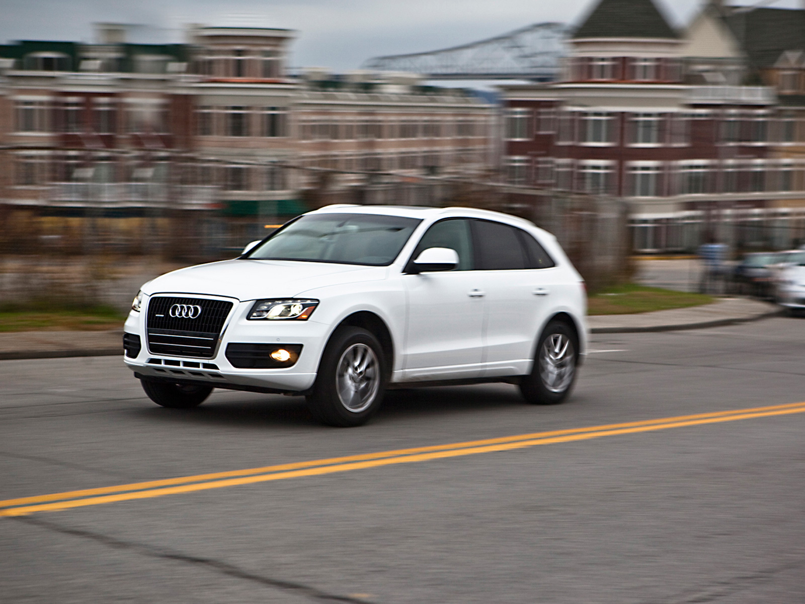 2010 Audi Q5 3 2 Audi Luxury Crossover Suv Long Term